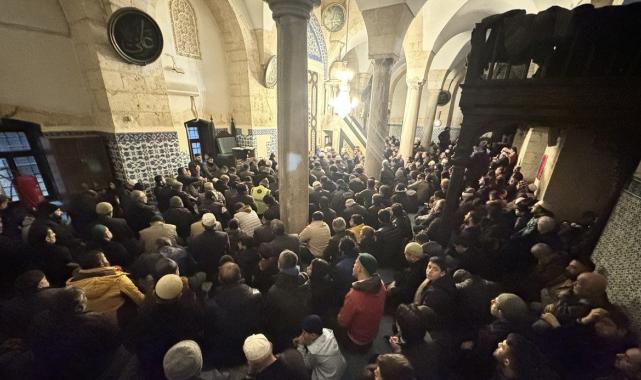 Türkiye şehitler için ellerini semaya açtı: Yurdun dört bir yanında sabah namazı...