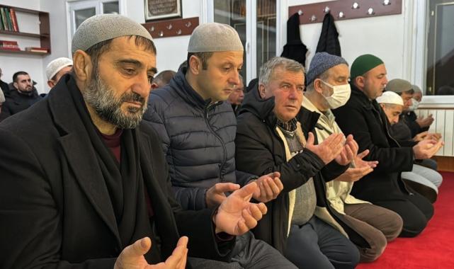 Türkiye şehitler için ellerini semaya açtı: Yurdun dört bir yanında sabah namazı...