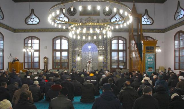 Türkiye şehitler için ellerini semaya açtı: Yurdun dört bir yanında sabah namazı...