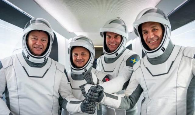 Uzay yolculuğu yarına ertelendi