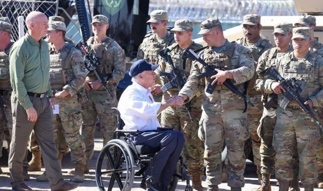 ABD'de sınır kriz büyüyor: 14 eyalet valisi Biden'a karşı gövde gösterisi yaptı