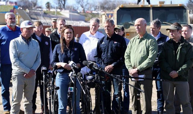 ABD'de sınır kriz büyüyor: 14 eyalet valisi Biden'a karşı gövde gösterisi yaptı