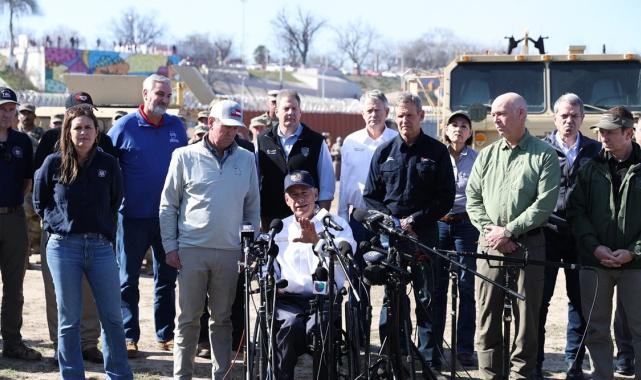 ABD'de sınır kriz büyüyor: 14 eyalet valisi Biden'a karşı gövde gösterisi yaptı