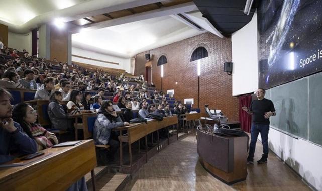 ABD'den Türkiye'ye dönen NASA astrofizikçisi, ODTÜ'de ders veriyor