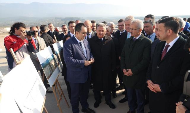 Abdulkadir Uraloğlu ve Hamza Dağ İzmir'de mega projeleri konuştular