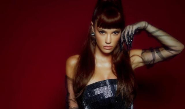 Aile dizisinin Yağmur'u Yüsra Geyik'in dergi pozları olay! Takipçileri yorum yağdırdı