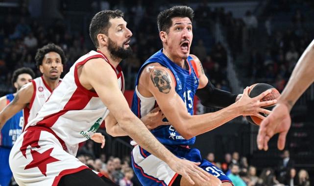 Anadolu Efes, EA7 Emporio Armani Milan'ı devirdi