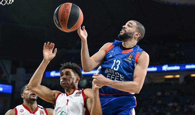 Anadolu Efes, EA7 Emporio Armani Milan'ı devirdi