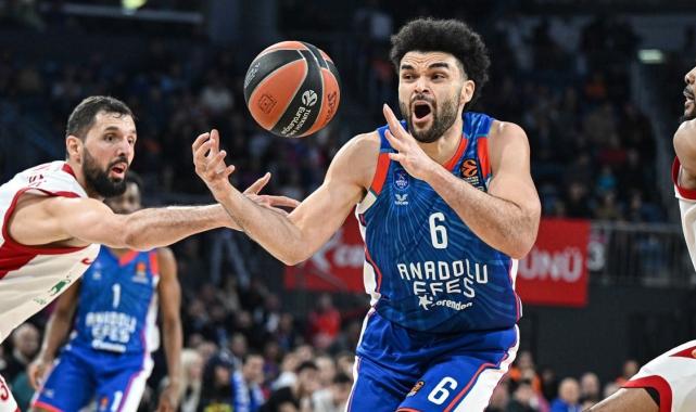 Anadolu Efes, EA7 Emporio Armani Milan'ı devirdi