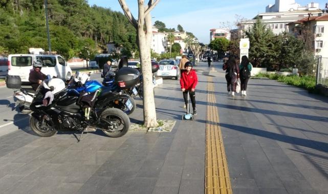 Antalya'da oyuncak scooter'lı Eymen'den denetim notkasında büyüklerine ders