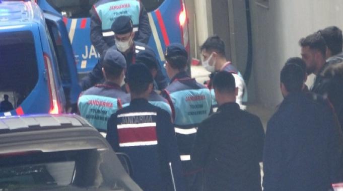 Antalya'da silah tutukluk yapınca önce kaçtı: 50 metre sonra geri döndü vurdu