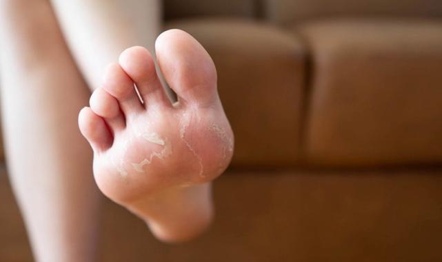 Ayakkabı tutkunları aman dikkat! Sahte ayakkabı büyük tehlike... Kanser olabilirsiniz