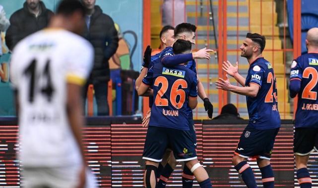 Başakşehir, İstanbulspor'u iki golle geçti