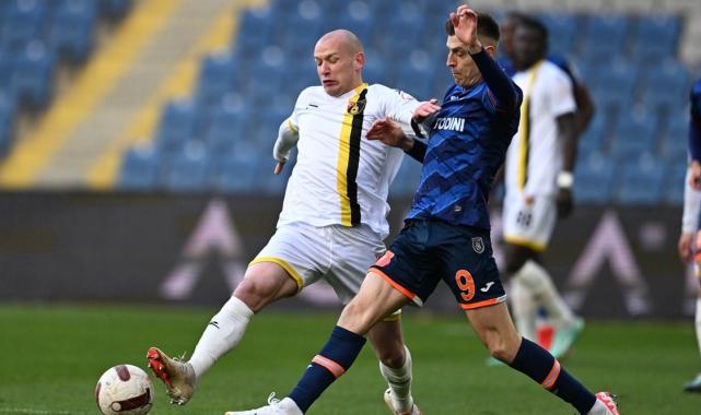 Başakşehir, İstanbulspor'u iki golle geçti