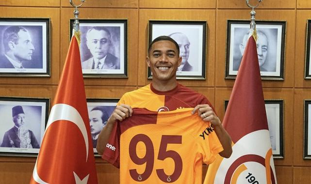Carlos Vinicius, Galatasaray formasını giydi