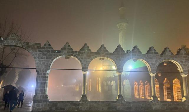 Depremde hayatını kaybedenler anılıyor: Camilerde dua edildi