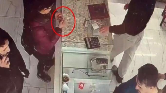 Diyarbakır'da bir kadın gittiği kuyumcuda sahte bilezikle orijinali değiştirdi