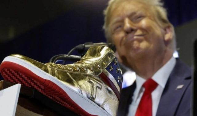 Donald Trump'tan seçim kampanyası: Ayakkabı ve parfüm satışına başladı
