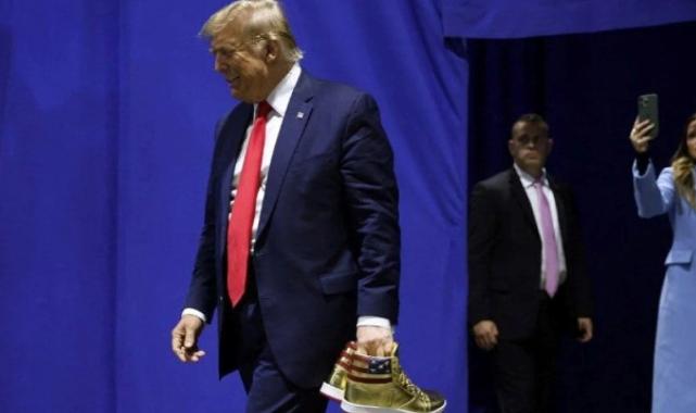 Donald Trump'tan seçim kampanyası: Ayakkabı ve parfüm satışına başladı