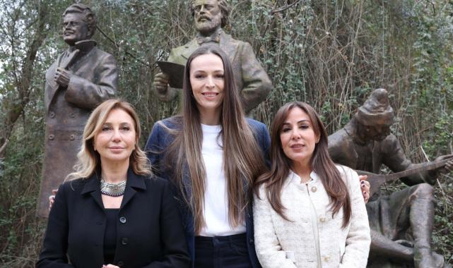 Eda Erdem Dündar, heykelini inceledi