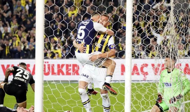 Edin Dzeko, 5 maç sonra fileleri havalandırdı