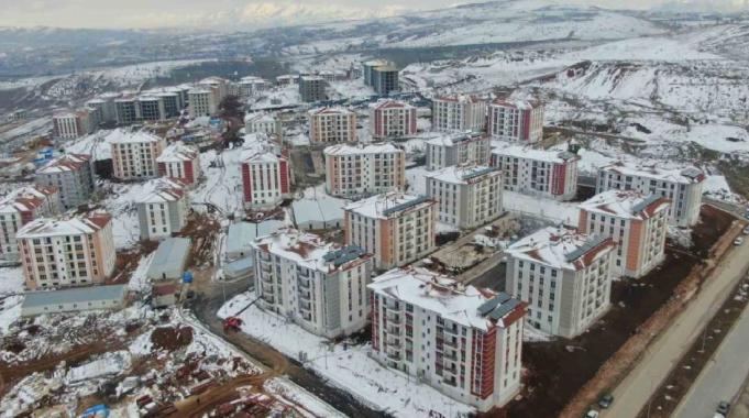 Elazığ&#039;da deprem konutlarında sona geldi: Depremzedeler gün sayıyor