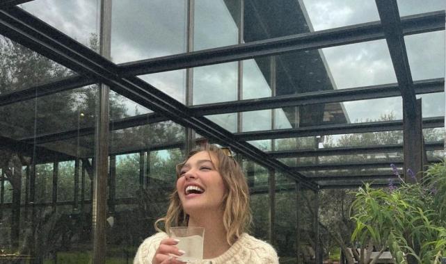 Fileli çorabına beğeni yağdı! Melisa Döngel’den olay kareler "10 saniyeden fazlası eritiyor"