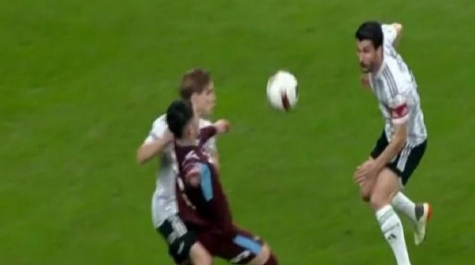Hakem yorumcuları Beşiktaş - Trabzonspor maçındaki tartışmalı pozisyonları değerlendirdi