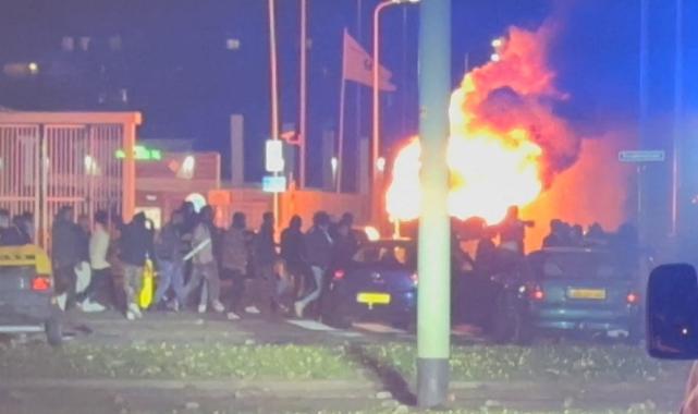 Hollanda'da Eritreli göçmenler sokakları savaş alanına çevirdi