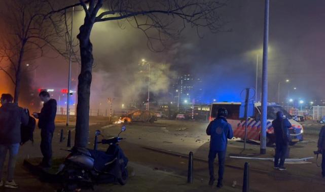 Hollanda'da Eritreli göçmenler sokakları savaş alanına çevirdi