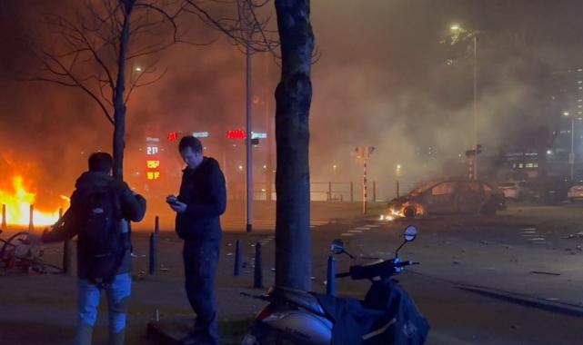 Hollanda'da Eritreli göçmenler sokakları savaş alanına çevirdi