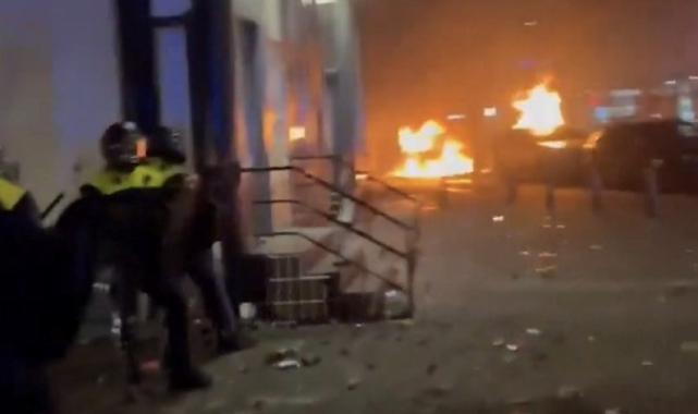 Hollanda'da Eritreli göçmenler sokakları savaş alanına çevirdi