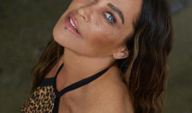 Hülya Avşar, adına gelen belgeyi imzalayan kuryeyi affetmedi!