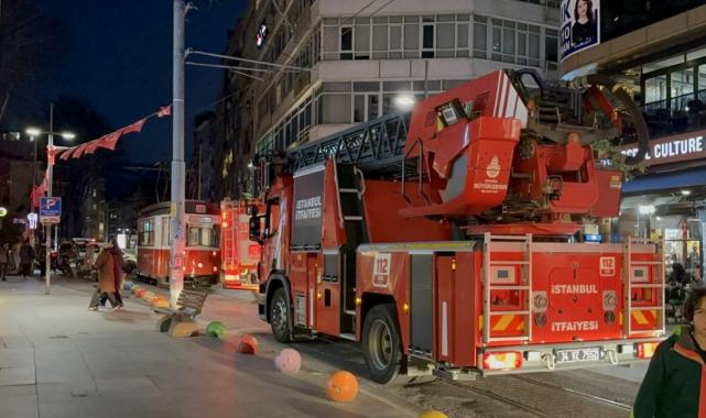 İstanbul'da acı ölüm! Torununu kurtaran yaşlı kadın tramvayın altında kaldı