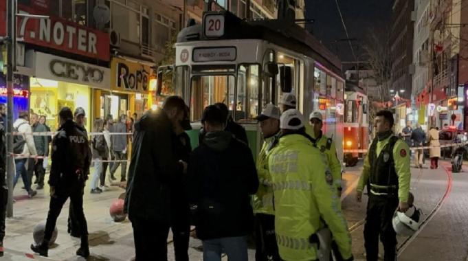 İstanbul'da acı ölüm! Torununu kurtaran yaşlı kadın tramvayın altında kaldı