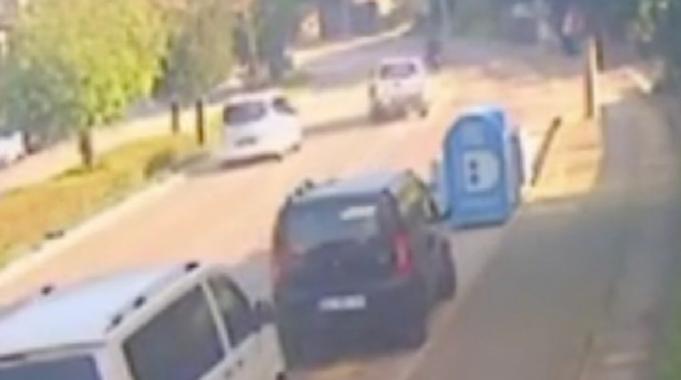 İzmir'den sollama yaparken aracı takla atan üniversitelinin öldüğü kaza kameraya yansıdı