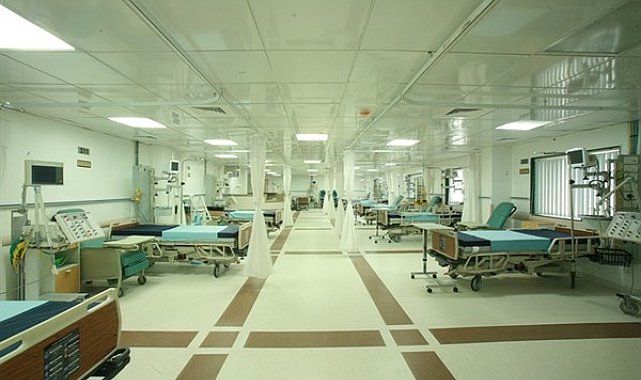 Kızılhaç: Gazze'deki hastaneden yerinden edilmiş 8,000 kişi tahliye edildi