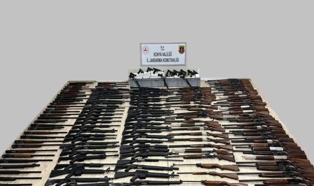 Konya'da bodrum katta cephanelik bulundu