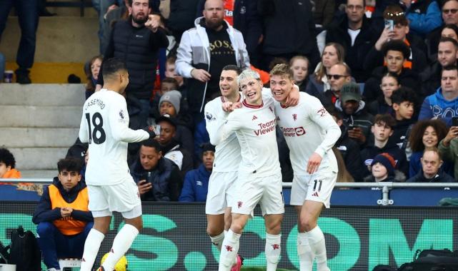 Manchester United, Luton Town deplasmanında kazandı