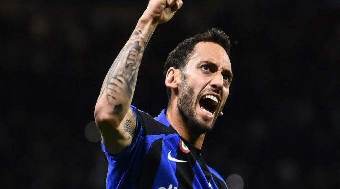 Milan bin pişman! Hakan Çalhanoğlu, İtalya&#039;yı salladı