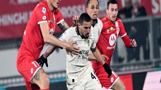 Milan, deplasmanda Monza'ya yenildi
