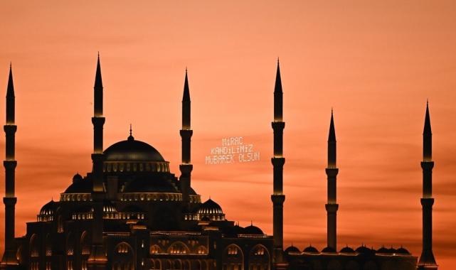 Miraç Kandili yurt genelinde dualarla idrak edildi