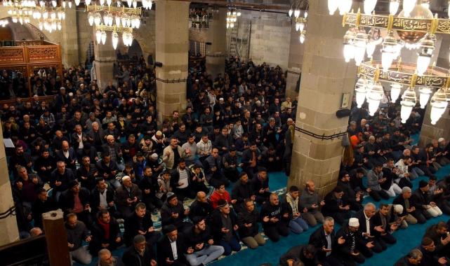 Miraç Kandili yurt genelinde dualarla idrak edildi