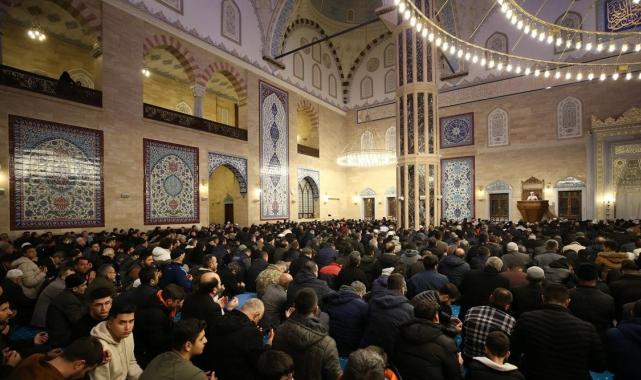 Miraç Kandili yurt genelinde dualarla idrak edildi