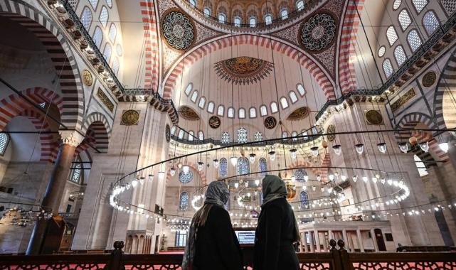 Miraç Kandili yurt genelinde dualarla idrak edildi