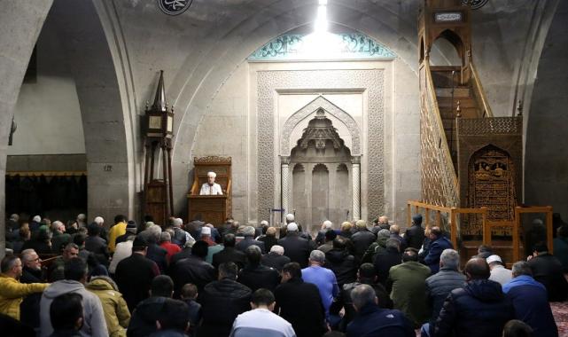 Miraç Kandili yurt genelinde dualarla idrak edildi