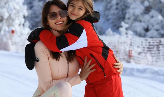 Nefise Karatay kızıyla poz verdi! Maya'lı karelere beğeni yağdı