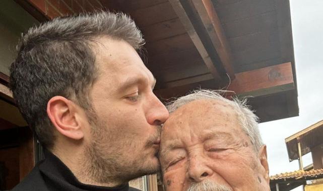 Ölüm haberiyle şoka uğradı! Uraz Kaygılaroğlu'nu yasa boğan ölüm haberi..