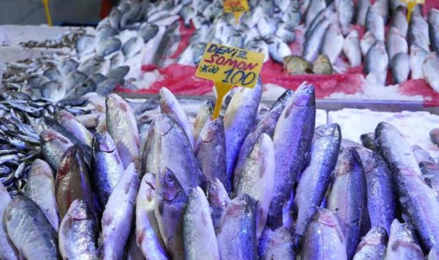 Samsun'da tezgahların gözdesi somon ve istavrit