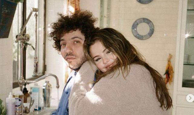 Şarkıcı Selena Gomez Paris'te! Köpük banyosu yaptığı anları yayınladı